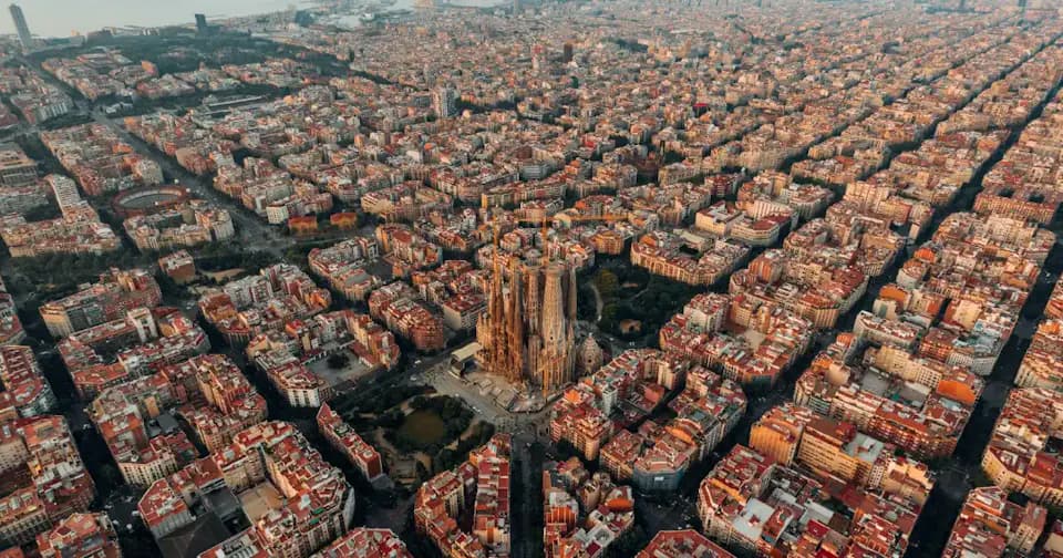 Complete Guide 2025: Room Rentals and Coliving Life in Barcelona