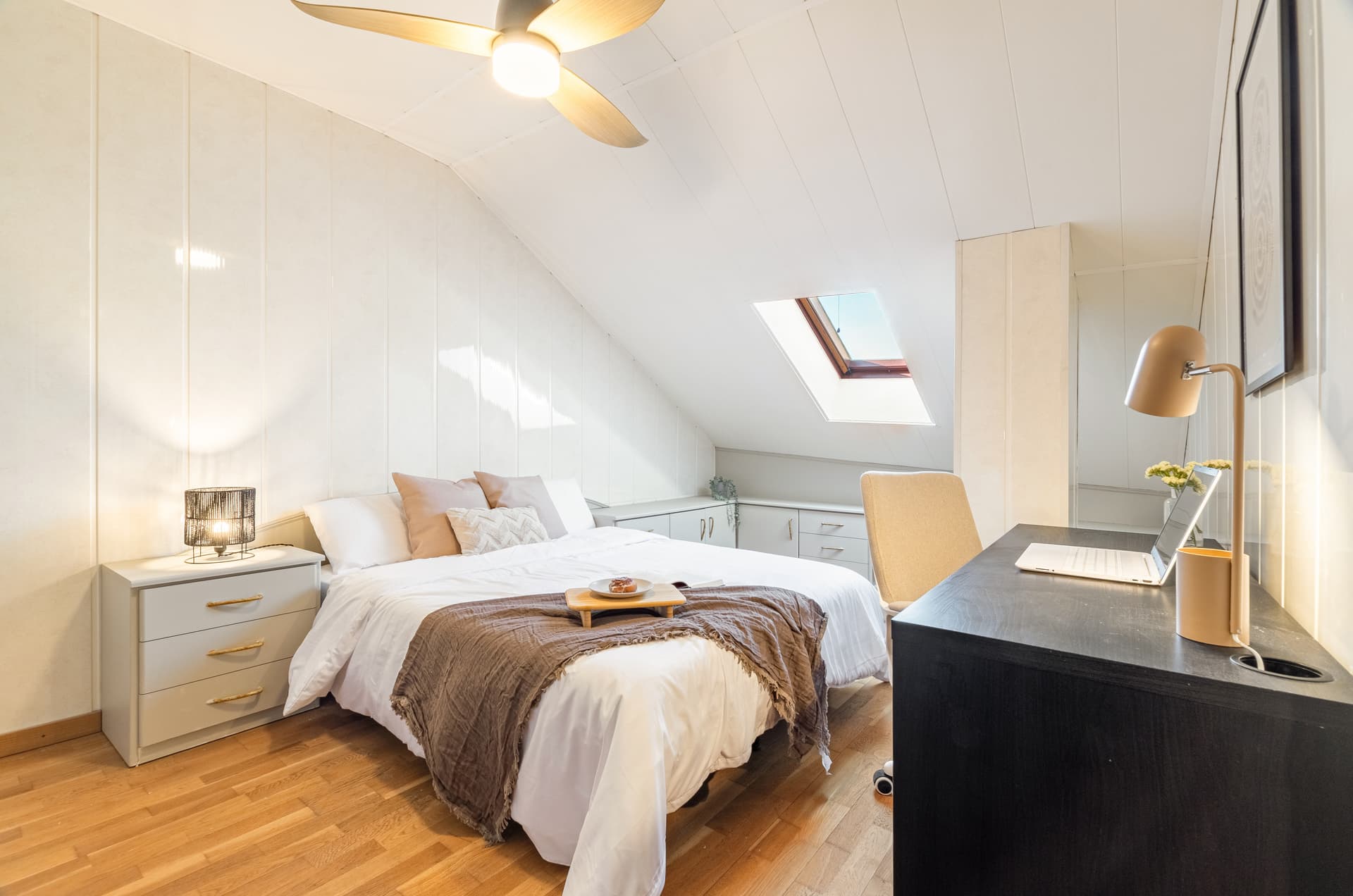 ALC98 - H4 UPSTAIRS PRIVATE BATHROOM