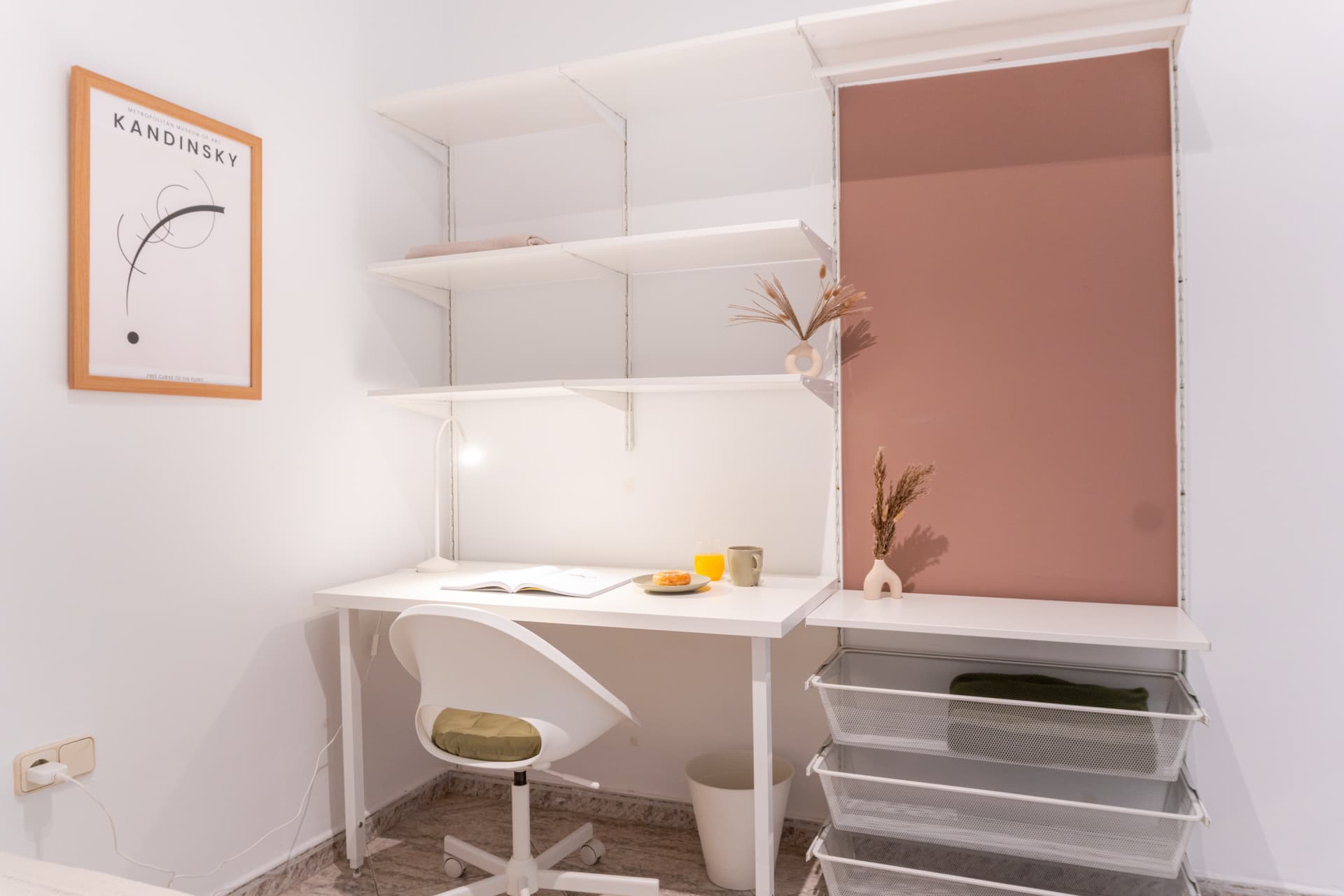 DIP79 - H4 CON BANO PRIVADO ROSADA