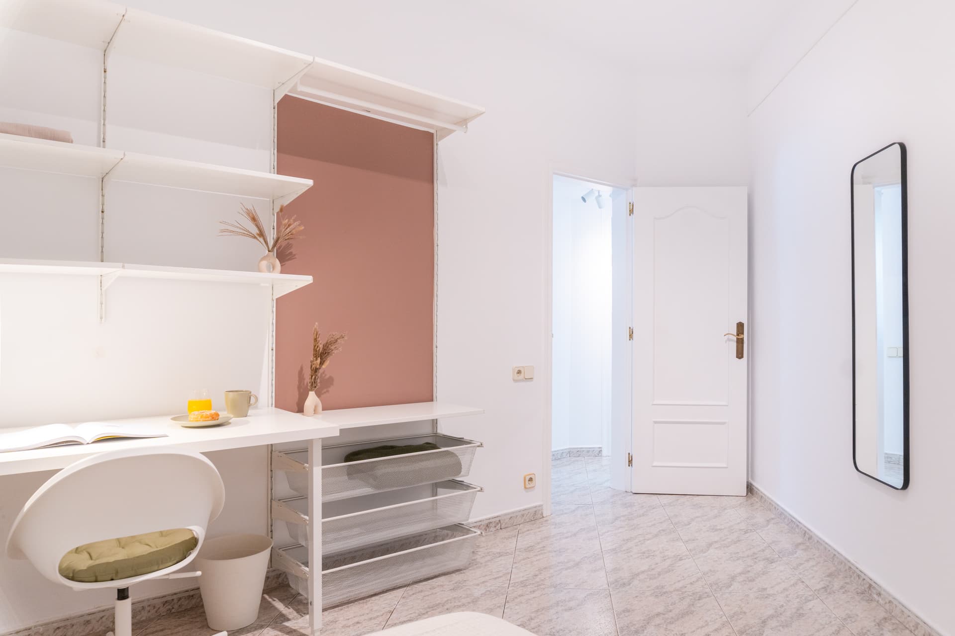 DIP79 - H4 CON BANO PRIVADO ROSADA