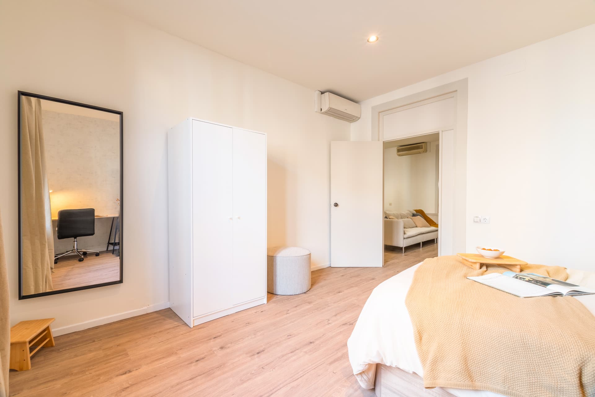 GVC596 - H2 AMARILLA CALLE BALCON