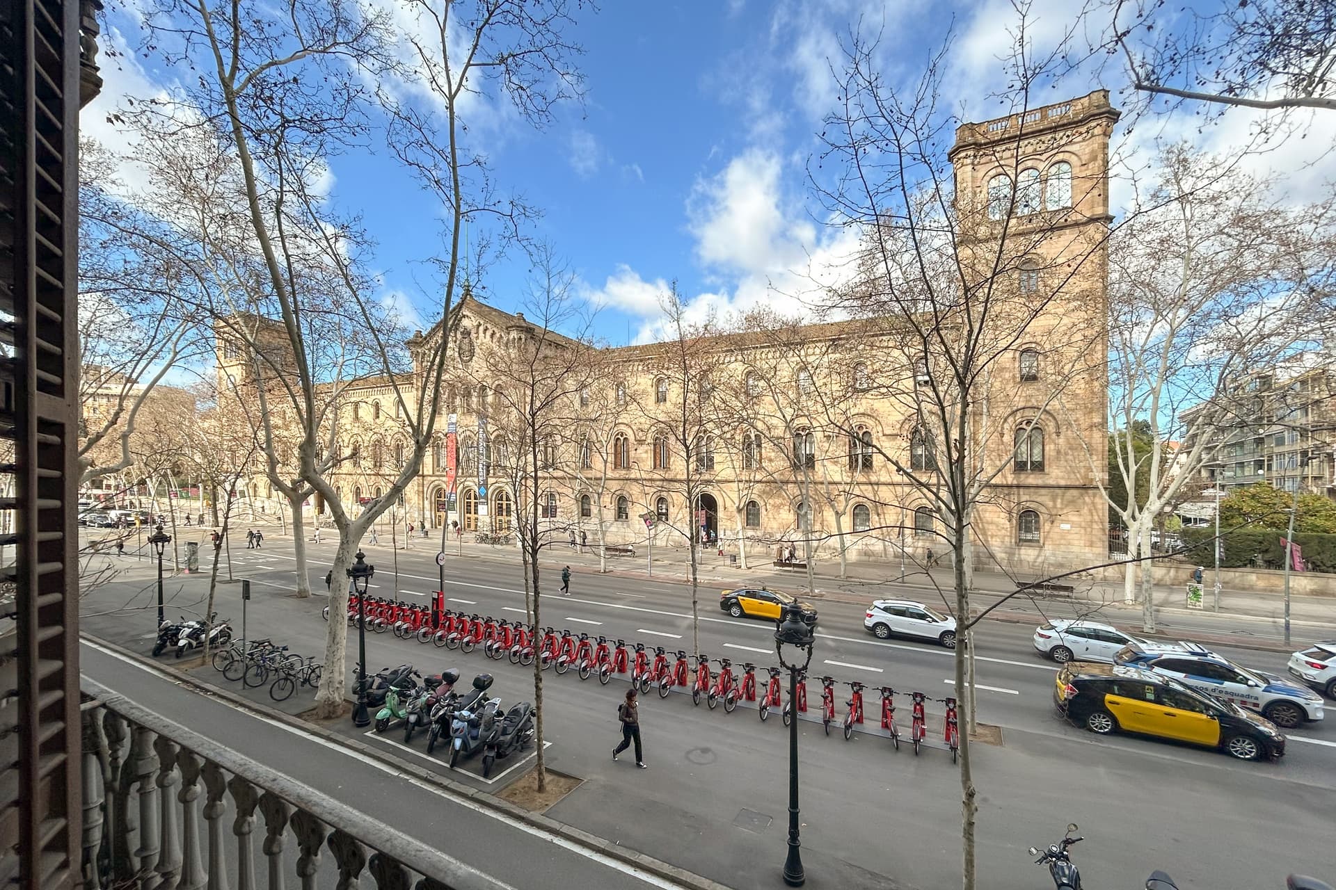 GVC596 - H2 AMARILLA CALLE BALCON