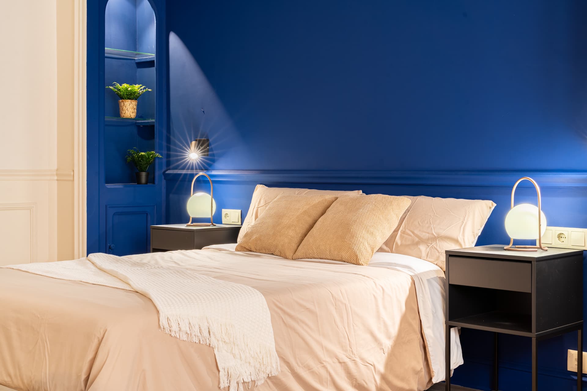 MUN402-4 - H8 INDOOR GALLERY