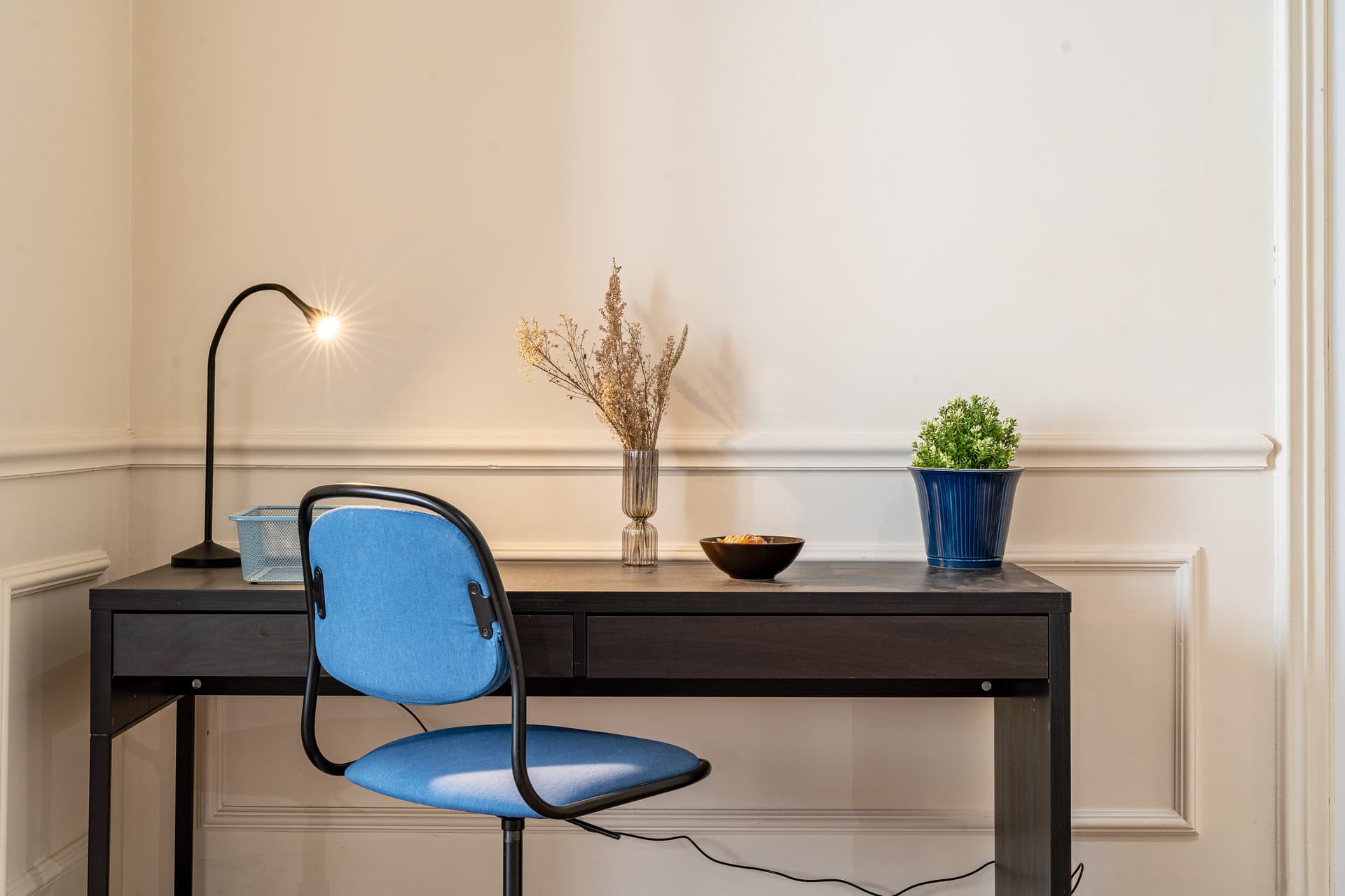 MUN402-4 - H8 INDOOR GALLERY