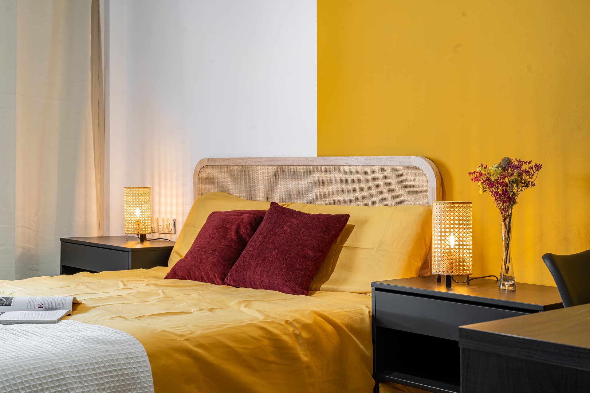 RVIC1 - H5 middle street balcony