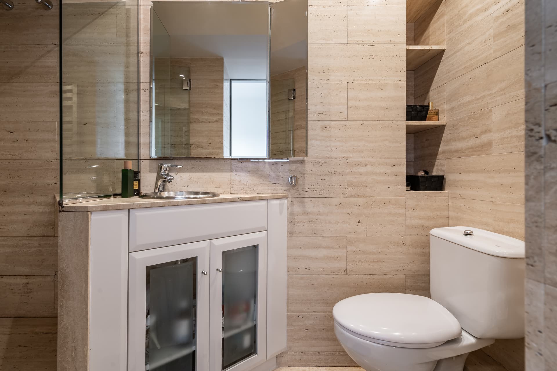 SE45 - H4 CELESTE CON BAÑO PRIVADO NO PAREJAS