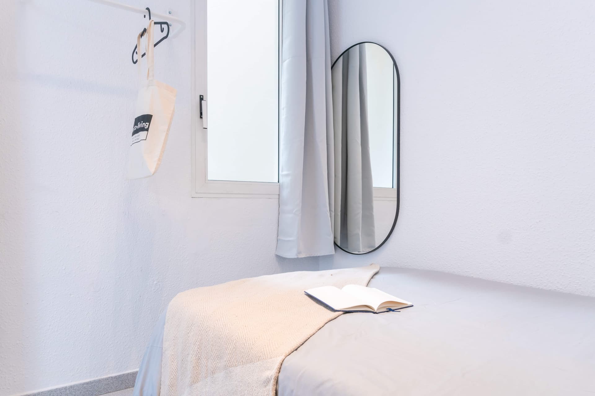 SFAM11 - H3 SALON DESK GABETAS