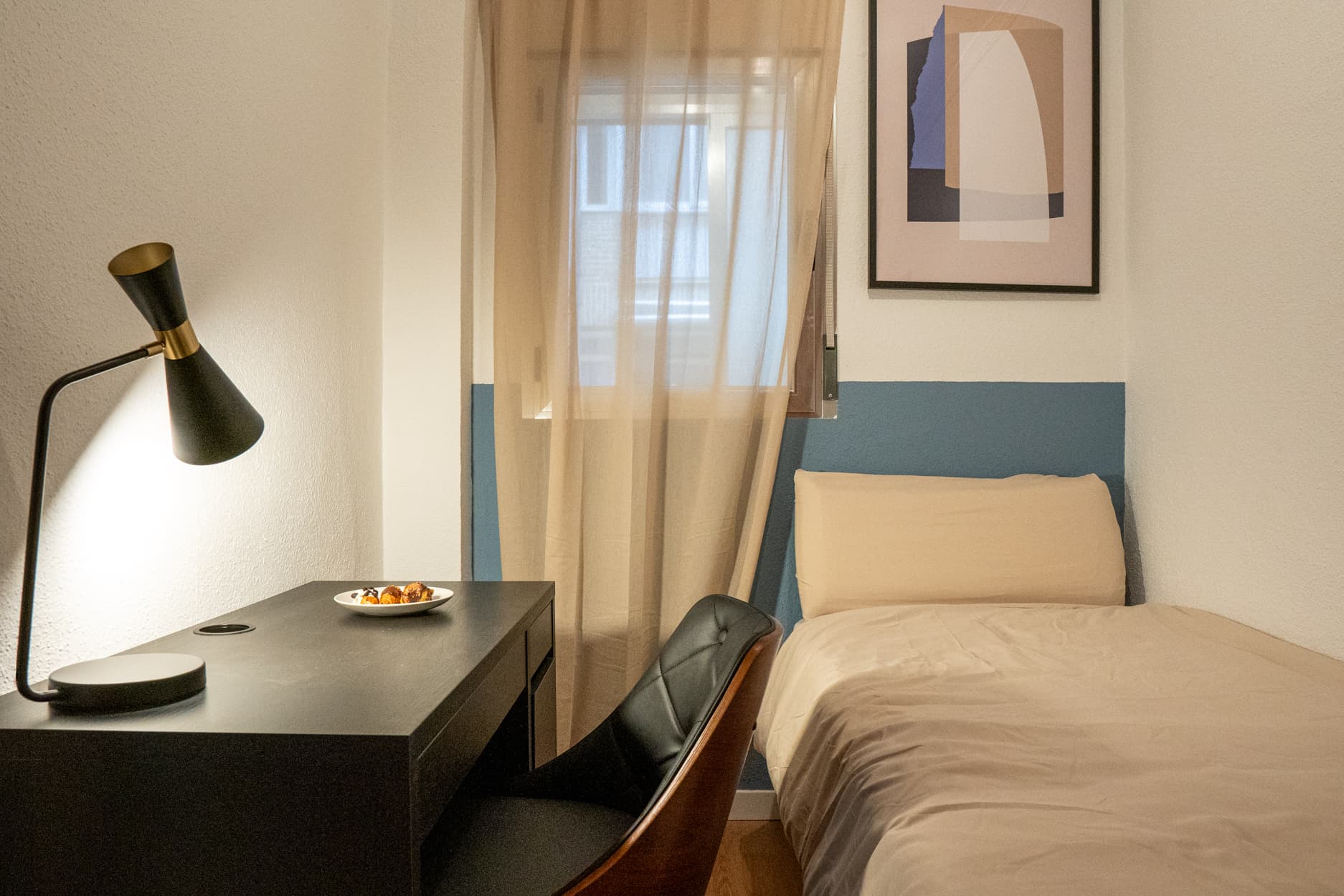 CAST244 - H6 pequeña con baño privado