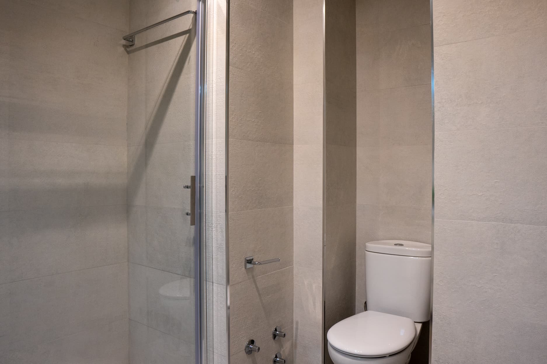 CEABER37 - H6 PRIVATE BATHROOM