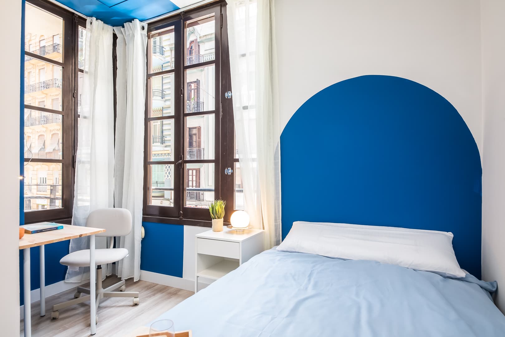 CASTE15 - H4 exterior salon ventanas madera