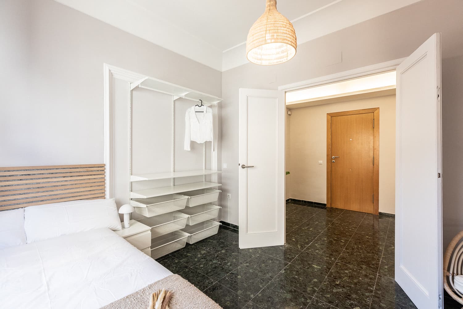 NAVE9 - H1 CLOSET ABIERTO