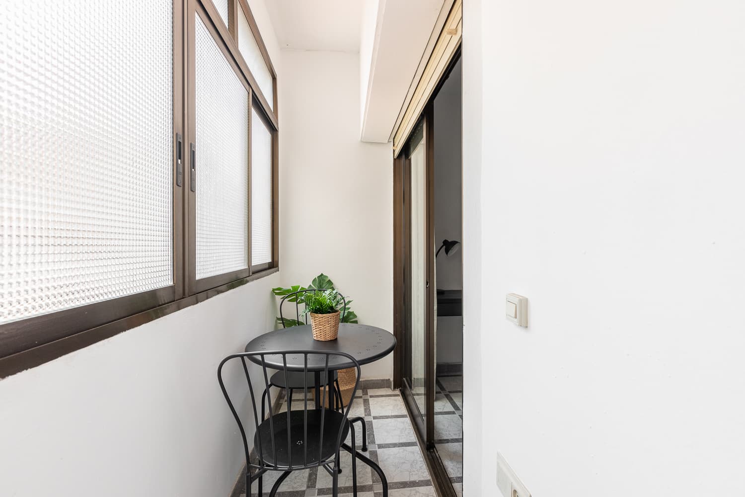 PESP2 - H2 INT CON TERRAZA + EMPOTRADO