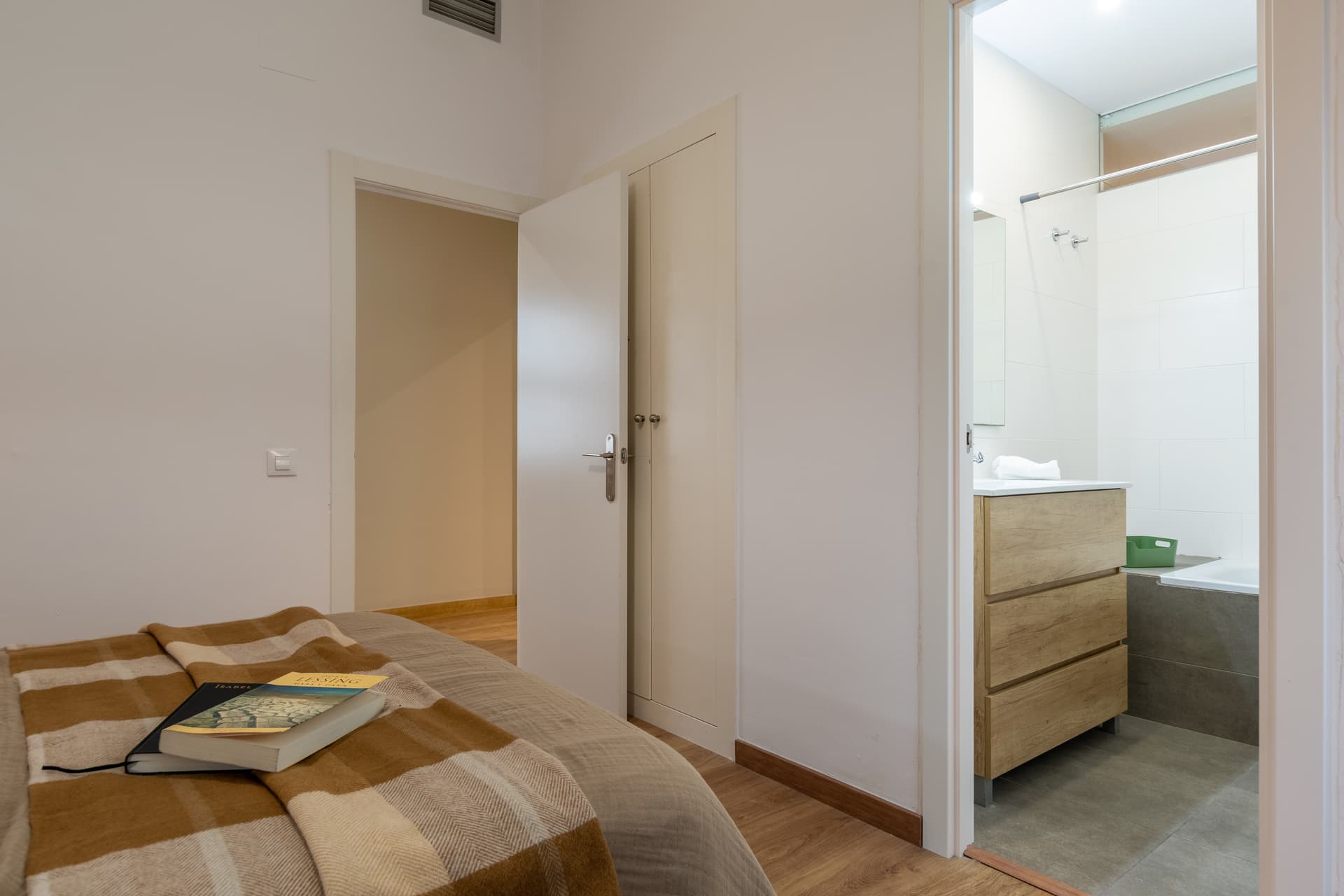 CDC456 5-2 H2 Private bathroom