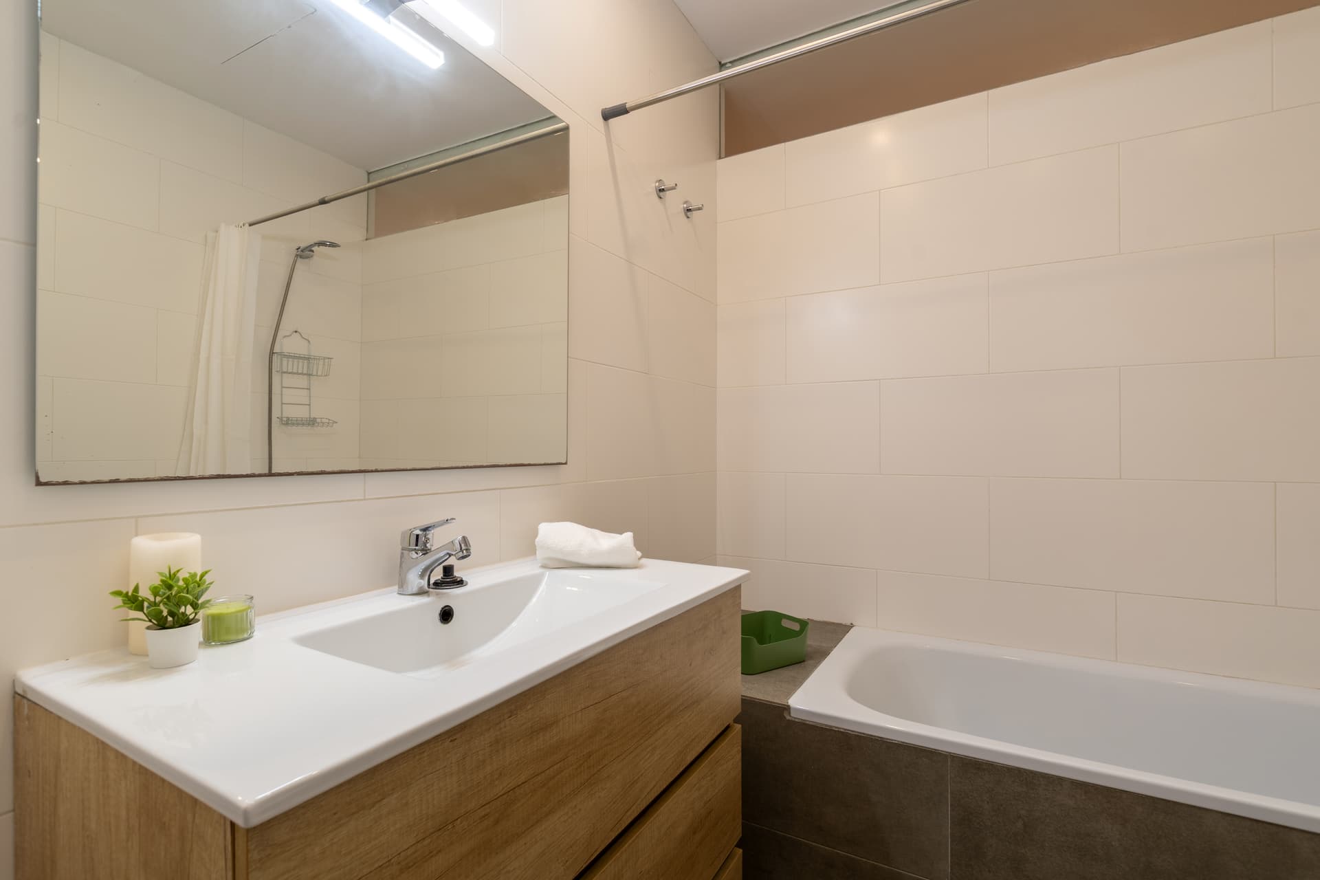 CDC456 5-2 H2 Private bathroom