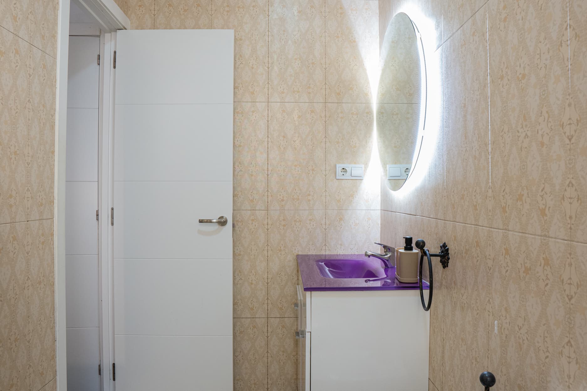 GAL71 - H4 PRIVATE BATHROOM